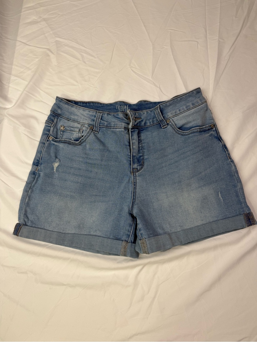 Time and Tru Light Blue Denim Roll-Cuff Women's Shorts